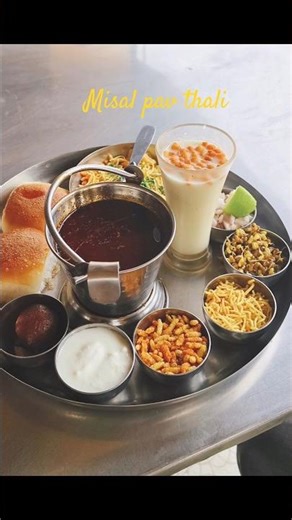 “Ajanta Caves Ghoomne Gaye To Yeh Khana Try Kiya 😋”