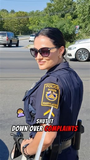 Cop Tries to Stop Protest Sign — Instantly Shuts Down! #copwatch #firstamendmentaudit