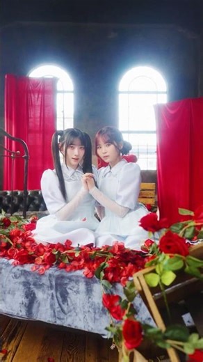 「#劇薬中毒 」発売中🥀⟡.·ぜひチェックお願いします❤︎⋆.#イコールラブ #イコラブ#大場花菜#齋藤樹愛羅