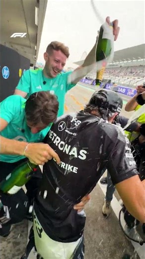 Kimi Knows What To Do At The Photo! 😆