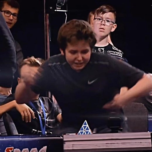 Tymon Kolasiński Solved Pyraminx [1.87s] World Record Average #rubikscube #viral #shorts