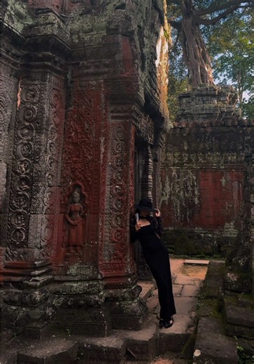 Ta Prohm Temple in Siem Reap: A Unique Cambodian Experience 🍃