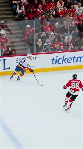 SCOREEEEVAT. #NHL #horvat #Islanders #goal #Chicago