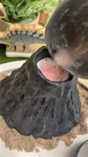 Volcano Eruption 🌋 #volcanoeruption #kidsscience #funexperiment #stemlearning #educationalplay