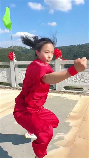 Impressive Mountain Boxing Girl: Watch Her Skillful Moves