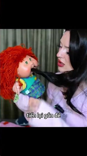 Cô ấy muốn biết vì sao con búp bê này lại bị cấm 😮
