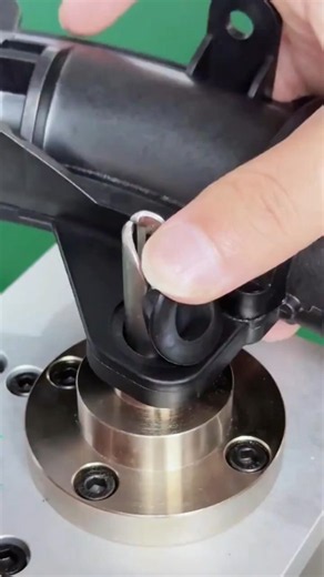 SMART TOOL installs this seal instantly 😳⚙️🔥 #shorts #tech #engineering #industrial #manufacturing