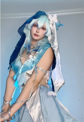 Wuthering Waves Cosplay: Shorekeeper Edition