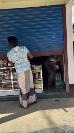 shopkeeper shock 😮