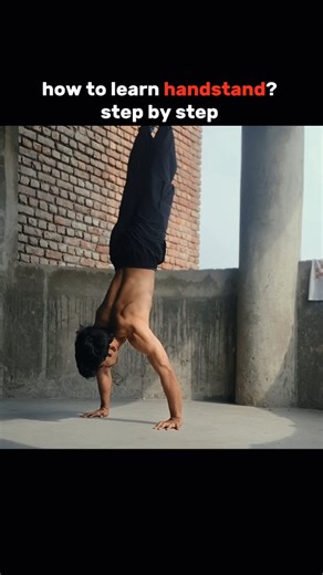 Karan Jaira || Fitness on Instagram: "how to learn handstand?? step by step👍🏻 . . . Building strength from scratch🌿 Follow 👉@karanjaira01 If you're on the same path🤍 . . #calisthenics #calisthenicsjourney"