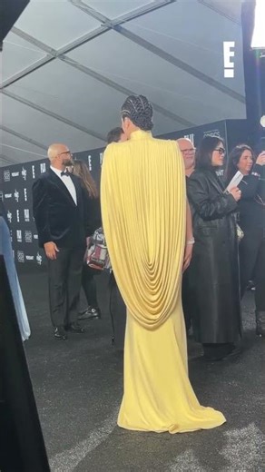 We’re big fans of Chase Infiniti’s #CriticsChoice #Glambot. 😍 #AwardsSeason