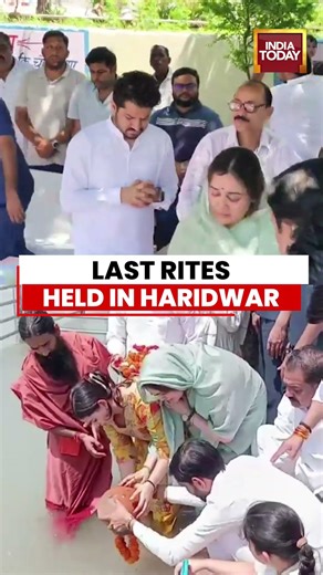 Last Rites Of Prateek Yadav Held In Haridwar | Aparna Yadav Breaks Down At VIP Ghat #prateekyadav