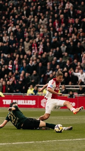 Sean Steur showing himself in his first Ajax - Feyenoord. #ForTheFuture | AFC Ajax