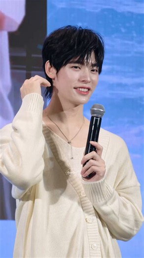 zai on X: "I'd sell my soul to ensure they never stop dressing this man up like the angel he is #HappyLittleWorldWithPor #porsuppakarn" / X