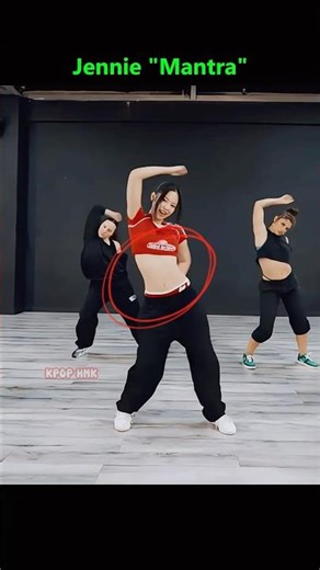 Jennie accentuated her waistline by changing her outfit style!😍 #jennie #blackpink #kpop