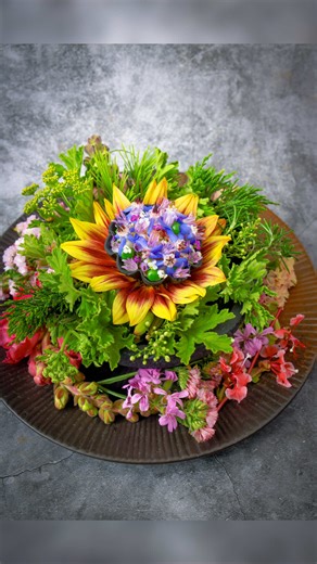 🦀💐🌱 Dungeness Crab Tartlet with Wasabi Ramp Aioli A garden-driven spring bite A crisp tartlet shell built with nori, squid ink, and soy sets the foundation for sweet Dungeness crab lightly seasoned with lemon, white soy, olive oil, and chives. A swipe of wasabi ramp aioli adds a subtle heat and freshness, finished with garden peas and delicate blossoms—an elegant, seasonal bite that captures spring in a single mouthful. ✨ Plateware by @tableglow Save this recipe 👇 Tartlet Shell • 100g all-pu