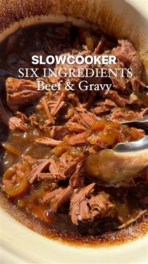 Slowcooker Six Ingredient Pulled Beef & Onion Gravy 🥩🧅 One of my most popular recipes EVER but made simple so here’s how I make it, serve with Mash or in a Sandwich! For an entire book of Six Ingredient Slowcooker recipes I have one. Head to my bio 📕 SIX INGREDIENTS - 1kg beef brisket - 2 x onions - 2 tbsp Worcestershire sauce - 3-4 garlic clove crushed or garlic puree - 400ml rich beef stock - 1 tbsp mixed herbs OR just Rosemary Method 1. Sear the beef on a hot pan, you be an use oil if you 