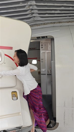 Open The Door Boeing 737, Cabin Crew Daily Life