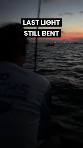 Sun's going down, rods still bent 🌅 Sunset tarpon fishing in Florida. Best time to fish: sunrise or sunset? 👇 #GoliathFishing #tarpon #sunsetfishing #floridafishing #fishon