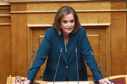 21η Απριλίου 1967: Η Ντόρα Μπακογιάννη θυμάται τη σύλληψη του πατέρα της - Φωτογραφία ντοκουμέντο - ΤΑ ΝΕΑ