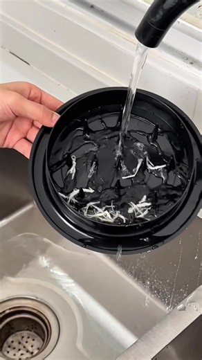 Twist, press, and shred cooked chicken fast for salads, tacos, and meal prep. 🔍 Find it at https://temu.to/m/gy265nxrdld or with this code fgg6262. #temu #kitchengadgets | Temu