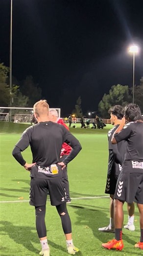 John Oliver talking with the lads before training tonight