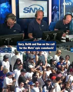 "IT'S OUTTA HERE! OUTTA HERE!" GKR on the call for Mets' incredible comeback against the Yankees 🎙️