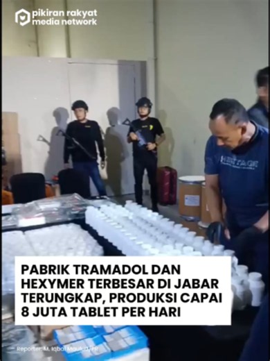 Pabrik Tramadol dan Hexymer Terbesar di Jabar Terungkap, Produksi Capai 8 Juta Tablet per Hari Satres Narkoba Polda Jabar ungkap pabrik obat keras jenis tramadol dan hexymer yang diduga menjadi salah satu yang terbesar di Jawa Barat (18/10). Lokasi pabrik yang berada di area komplek Biz Park Commercial Estate Kopo, Bandung, disebut mampu menghasilkan hingga 8 juta tablet per hari, dengan total mencapai 256 juta tablet. Dalam jumpa pers tersebut, Kapolda Jabar, Irjen Pol. Hengki juga mengungkap t