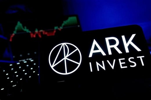 Cathie Wood Dumps $12.7 Million Worth of Meta Stock Amid Ray-Ban Smart Glasses Delay, Ark Loads Up On This Gaming Platform