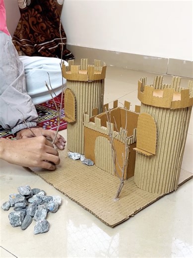 Stunning cardboard castle #decor #cardboardcastle #craftideas | Click For Craft