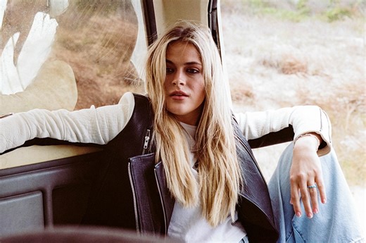 Alana Springsteen Announces New Album “I HOPE THIS HELPS”, Shares New Song “black sheep”