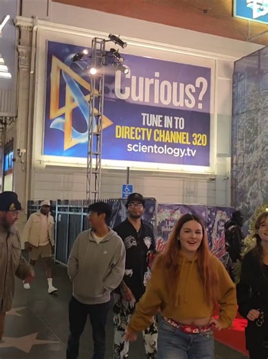 I told those tourist not to go inside #Scientology winter wonderland. Then I explain to them wat Scientology does. #shannonscientology #Christmas #cutse #lordswork