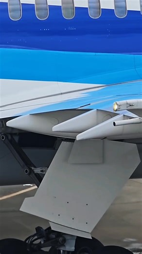 Boeing 787 Dreamliner moments before takeoff. Slats out, flaps set, everything exactly where it needs to be. Filmed from the airport observation deck, where you really see how precise modern aircraft are. If you love wing action and small aviation details, this one never gets old. ✈️ #Boeing787 #Dreamliner #SlatsAndFlaps #AircraftLovers #TakeoffPreparation #AviationReels #PlaneSpotting #TakeoffReady #AirportObservationDeck #AviationPhotography | Aviation Gallery