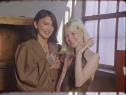 Maisie Peters - Kingmaker (with Julia Michaels) [Lyric Video]