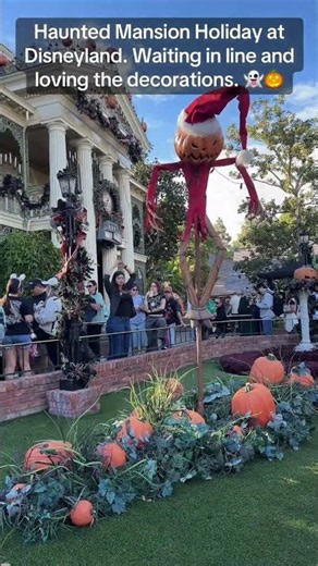Haunted Mansion Holiday at Disneyland. Waiting in line and loving the decorations. 👻🎃