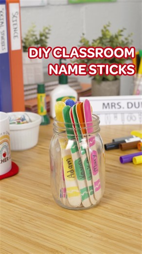 Classroom organization just got a colorful upgrade! 🎨✨ Turn craft sticks into Crayola-inspired name callout sticks with Crayola Ultra-Clean Washable Markers for a fun, personalized back-to-school DIY. #CrayolaBackToSchool #CrayolaCreativeMoments #ClassroomCrafts