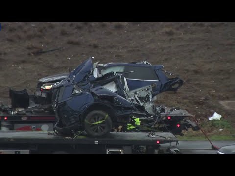 Nearly all lanes on Interstate 35 closed after vehicle destroyed in crash