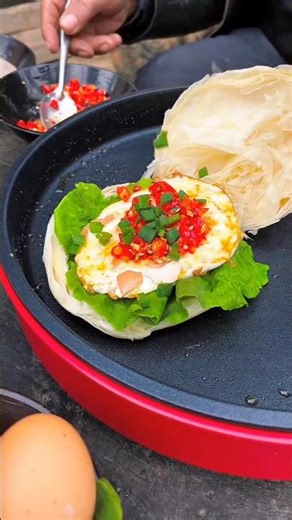 Chinese burger Grandpa cooks in the snow