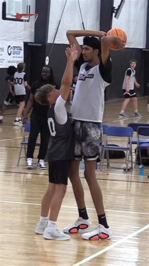 7’4 big man Jagmeet Singh looks DOMINANTClass of 2027 from India. 🔥🍿(via @CourtsideFilms)