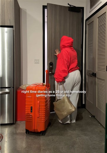 night time vlogs are backkkk, post travel day edition🧳💛 @Take a TRIP @Tatcha US @dedcool @CYKLAR @LOCCITANE @amika @Olaplex @Color Wow Hair @Kérastase @lemme @Arrae #nighttimeroutine #Vlog #skincare #showerroutine