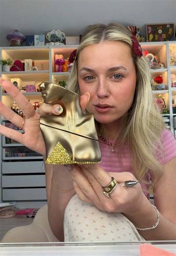 Okay this turned out SOOO GOOD @Chantelle Fen @random acc | Billie Eilish Perfume