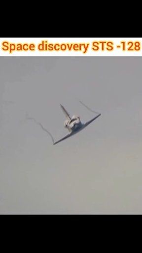 🚀✨ A Picture-Perfect Moment in Space History! ✨🚀 On September 11, 2009, the Space Shuttle Discovery made a flawless landing at Edwards Air Force Base in California, concluding NASA’s STS-128 mission with elegance and precision. 🌎 The moment marked the successful end of yet another incredible journey in space exploration — one filled with hard work, teamwork, and pure human brilliance. 👩‍🚀 During this 13-day mission, Discovery traveled to the International Space Station (ISS) carrying the Le