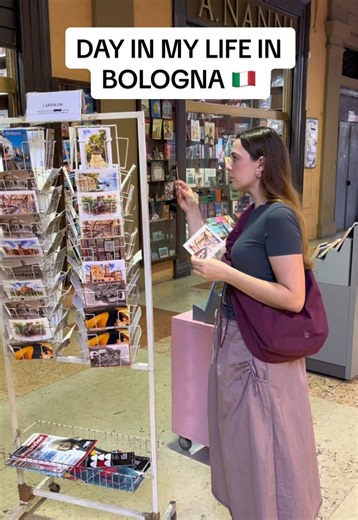 My @gotbag taking me through the day here in Bologna 🧡💜🖤 gifted 🫶🏼🫶🏼🫶🏼 #irishinitaly #lifeinitaly #bologna #thingstodoinbologna #gotbag