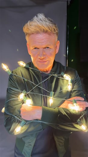 Merry Christmas and Happy Holidays To All Gx🎄🎁 🎄 | Gordon Ramsay