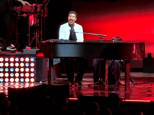 Lionel Richie setlist. Songs from 2026 concert with Earth, Wind & Fire
