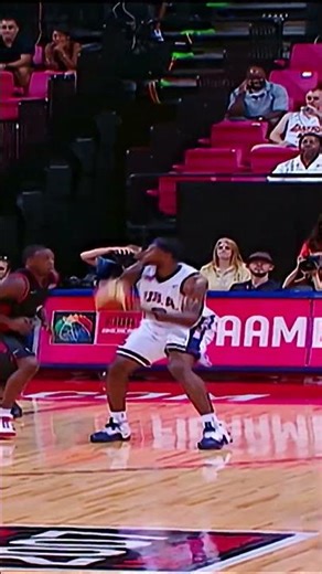 LeBron and Kobe sharing the court? Pure poetry 🐐∞🐍 #FIBAWC