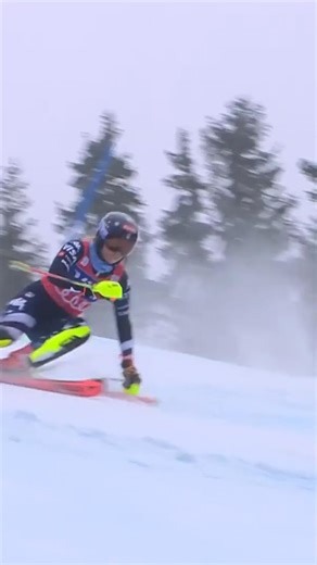 Mikaela Shiffrin has done it! 🙌 She claimed her NINTH Slalom Globe today with this stunning run 💪 | TNT Sports
