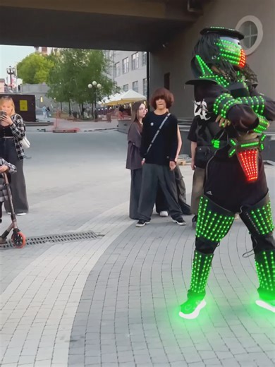 TEACHING SHUFFLE LITTLE BOY DANCING ASTRONOMIA TUZELITY NEON MODE #shuffledance #foryou #tuzelitydancefans