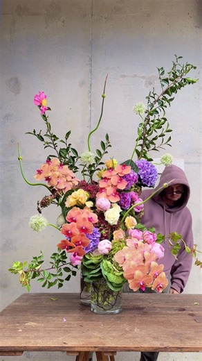 Want to Learn how to Make Flowers Like Us?? 🌸🌸 Our Online Masterclass Shows You all the tips and Tricks. From Sourcing , to Preparation, to designing like a pro! Head to the Link in Bio to start learning now 😊 Very proud of this one! We hope you love too Big love. September x