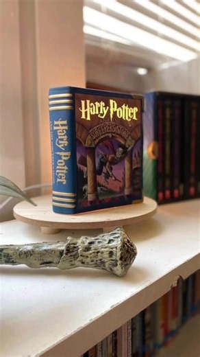 Calling all witches, wizards, and Muggles who love a good deal! 🧙‍♀️🧙‍♂️ The Wizarding World has landed in Scentsy, and prices have been slashed all across Hogwarts! #scentsy #scentsywithterrilee #waxmelts #harrypotter #waxwarmer